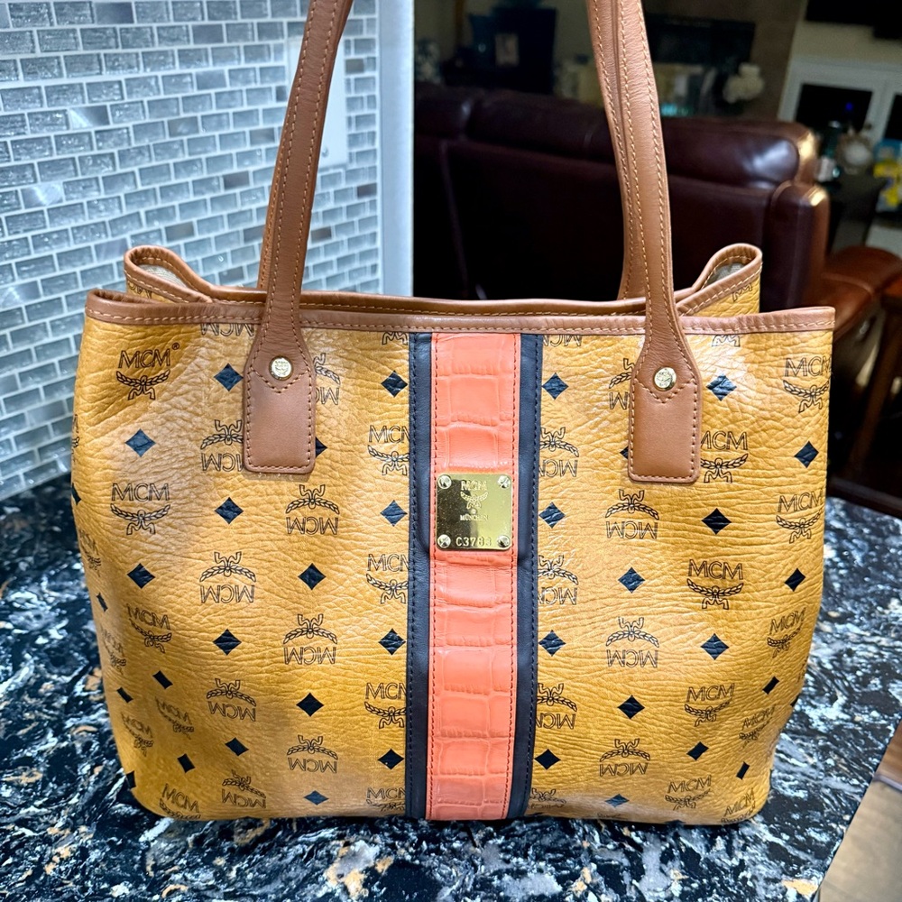 MCM Visetos Liz
Shopper Tote
Croc Embossed Limited edition